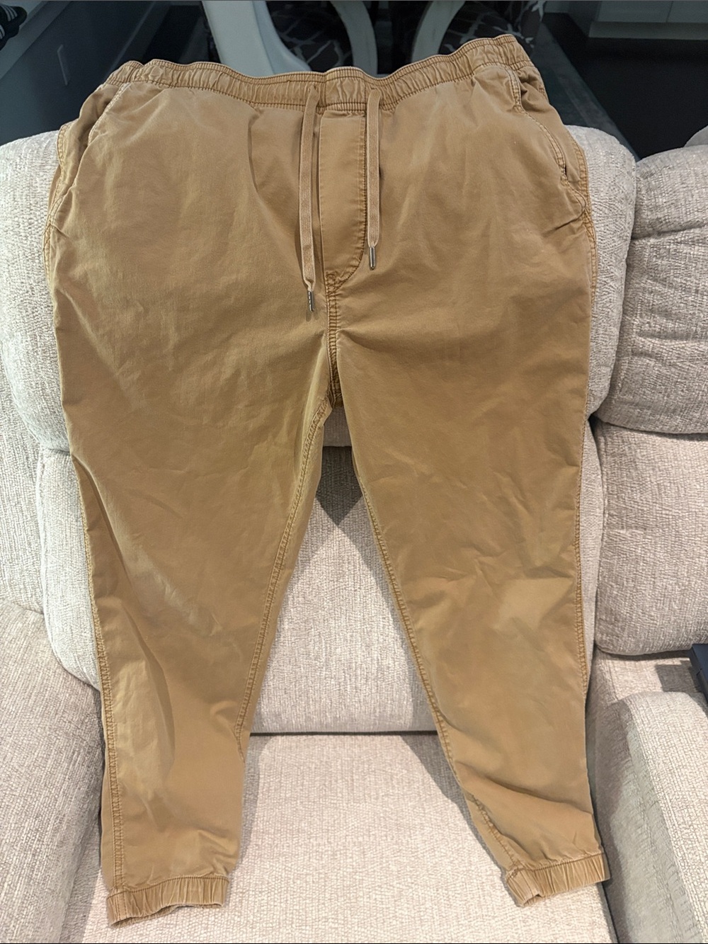 American Eagle Outfitters Men's Drawstring Chino Joggers in Khaki